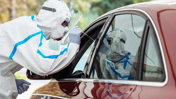 Logistická noční můra. Slováci otestují celou zemi, epidemiolog varuje před riziky