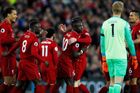 Liverpool deklasoval poslední Huddersfield a dál živí naději na titul