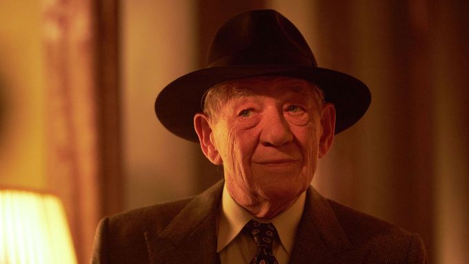 Vlivného, egoistického divadelního kritika Jimmyho Erskinea hraje v novém filmu sir Ian McKellen.