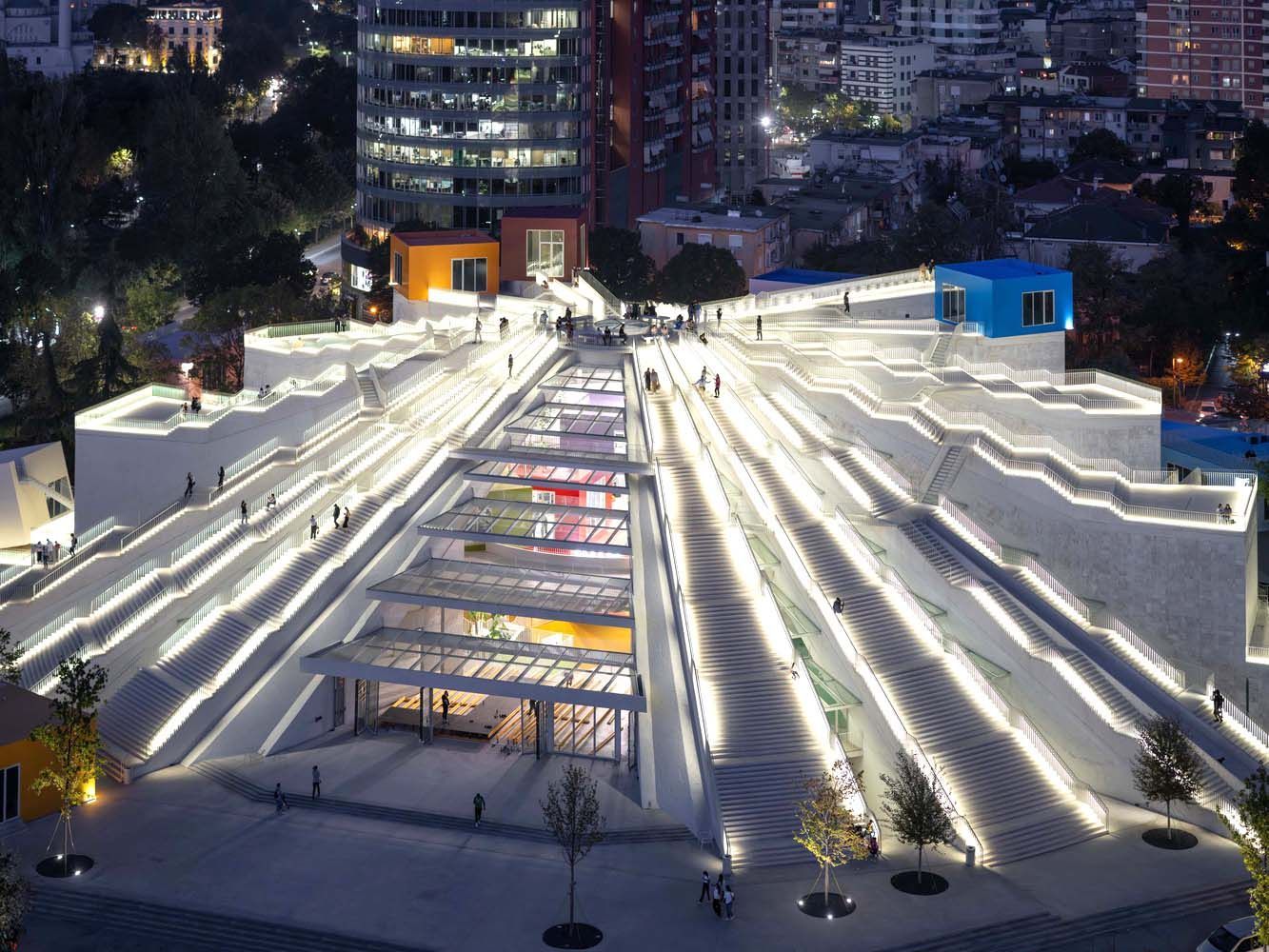 Albánie, Tirana, cestování, kultura, murál