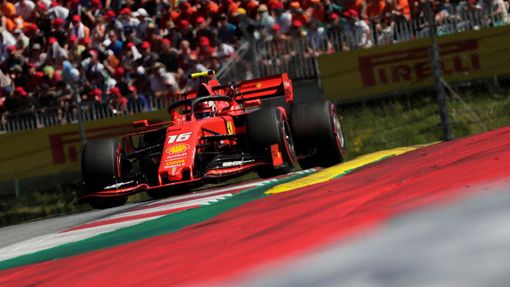 Charles Leclerc ve Ferrari na tratí Velké ceny Rakouska F1 2019