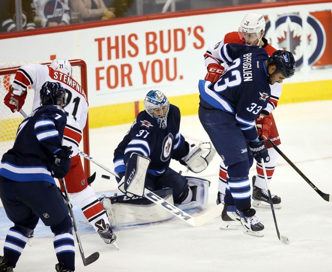 Winnipeg - Carolina, 2016/17 NHL. Connor Helleybuck, Lee Stempniak