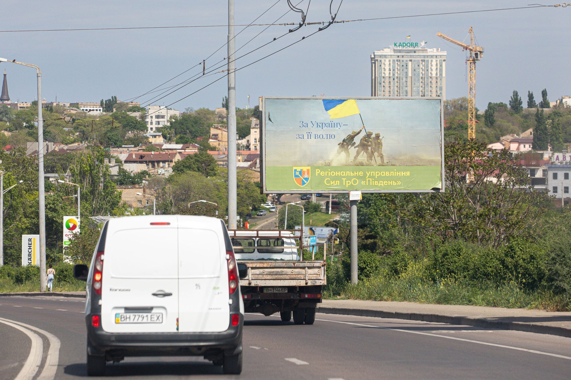 Ukrajina - květen 2023 - billboardy, válka, armáda