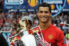 Ronaldo s Manchesterem United podepsal dvouletou smlouvu