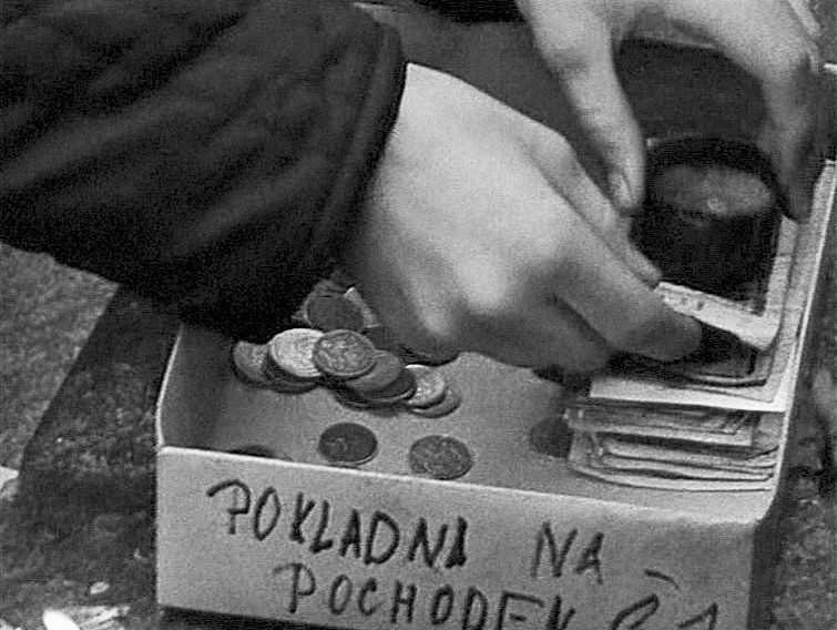 Jednorázové užití / Fotogalerie: Před 50. lety se upálil Jan Palach / ReproFoto z dokumentárního filmu České televize "Příběh Palachova hrobu" z roku 1996.