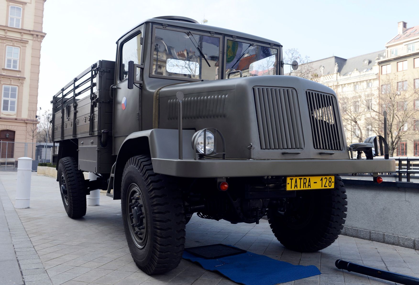 Tatra 128