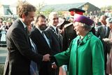 Královna Alžběta II. a Tony Blair.