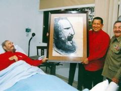 Vůdce zatím posílal z nemocnice jen obrázky. Sešel se také s venezuelským prezidentem Hugo Chavézem.
