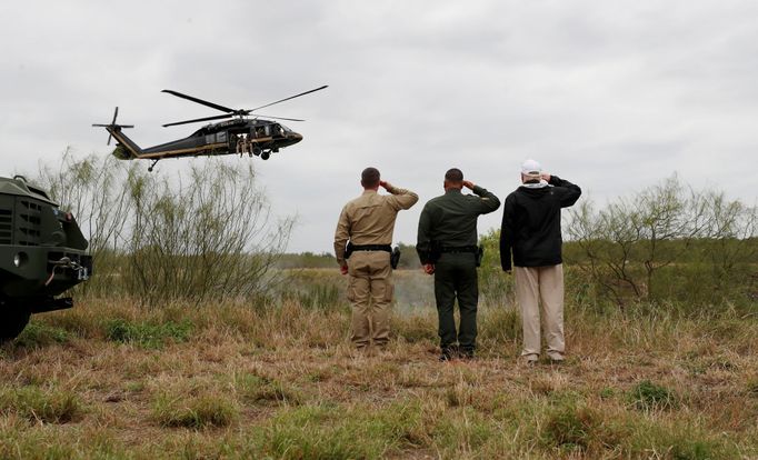 Trump na návštěvě americko-mexické hranici