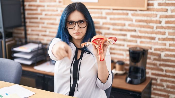 Pokud nemáte finance na dostatek menstruačních potřeb, může být perioda velký stres.