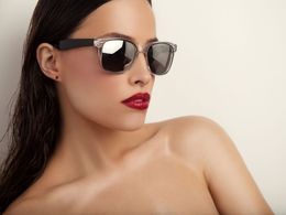 Oči v létě: Vyplatí se levné sluneční brýle?