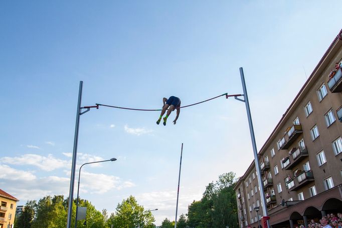 MČR v atletice 2017: Skok o tyči mužů na náměstí