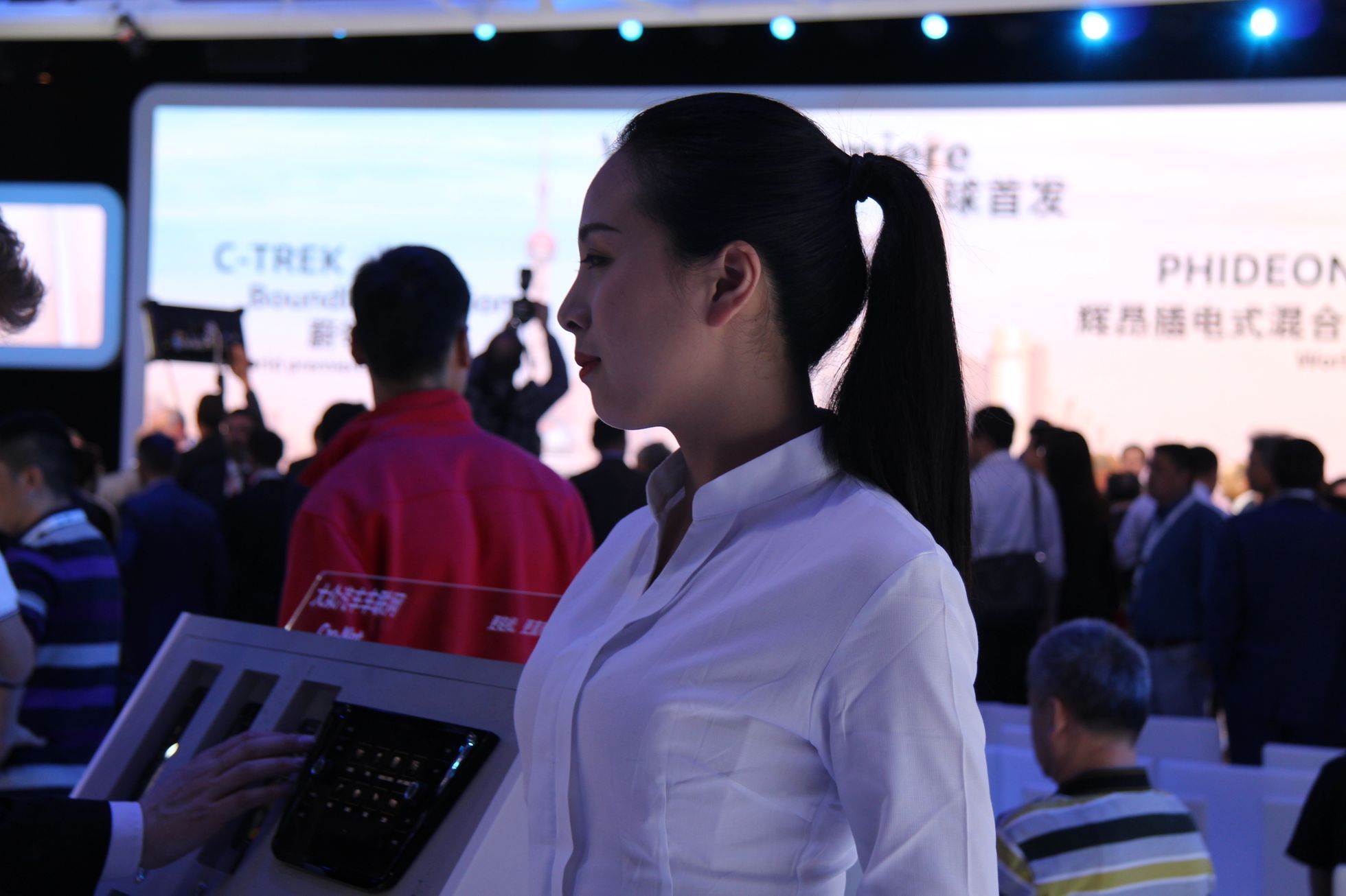 hostesky autosalon Šanghaj 2017