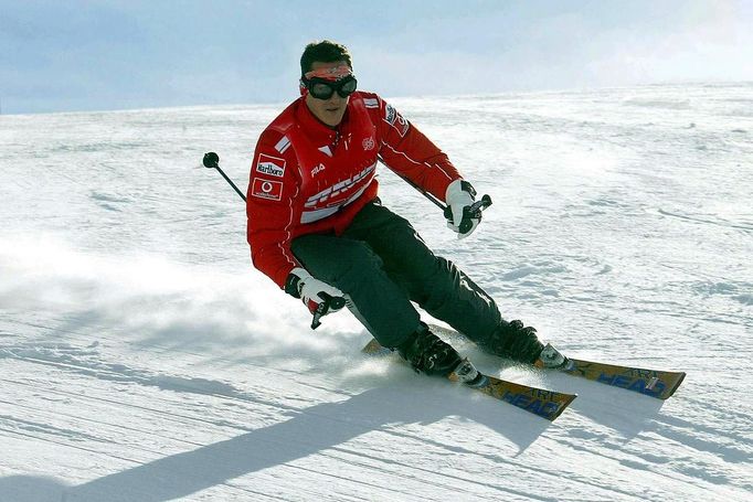 Michael Schumacher při lyžování v italském středisku Madonna Di Campiglio v lednu 2005.