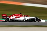 Mezi nejpříjemnější překvapení v Barceloně patřila Alfa Romeo, v niž se (minimálně na tento rok) proměnil švýcarský Sauber. Finanční injekce od koncernu Fiat Chrysler i příchod Kimiho Räikkönena z Ferrari byly znát.
