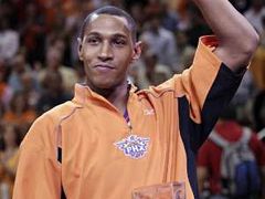 Francouzi v dresu Phoenixu uvidí také svého karajana Borise Diawa.