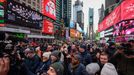 Snímek z vystoupení Pražského filharmonického sboru na Times Square.