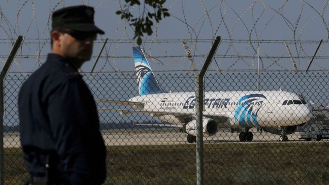 Egyptské letadlo unesl Sajf Addín Mustafa na konci března a pilota donutil přistát na Kypru.
