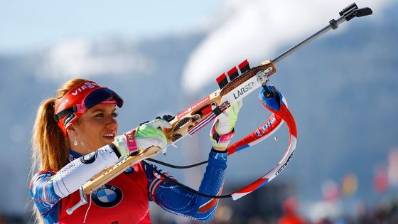 Až předposlední rána stála Gabrielu Koukalovou boj o vítěství v závodě s hromadným startem na MS Hochfilzenu.,