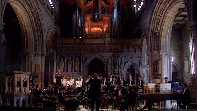 Gardiner provedl všechny Bachovy církevní kantáty na turné v roce 2000.