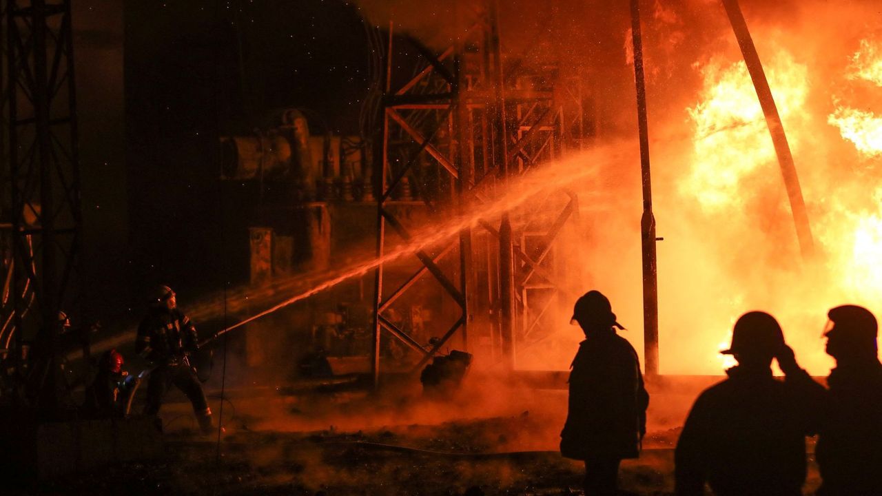 Zmijivská elektrárna u Charkova je zcela zničená, uvedl Kyjev