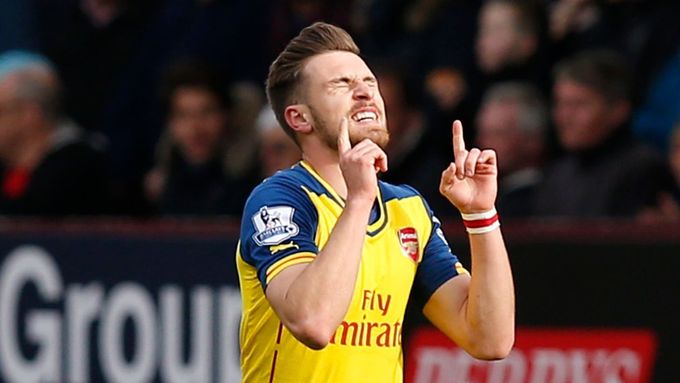 Aaron Ramsey slaví gól Arsenalu