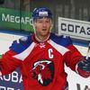 Hokejista Lva Praha Jiří Novotný v utkání KHL proti SKA Petrohradu.