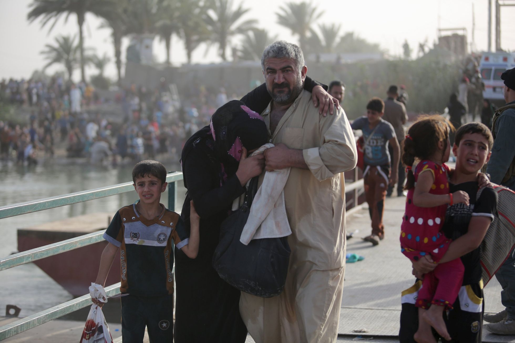Obyvatelé prchající před IS z iráckého Ramadi