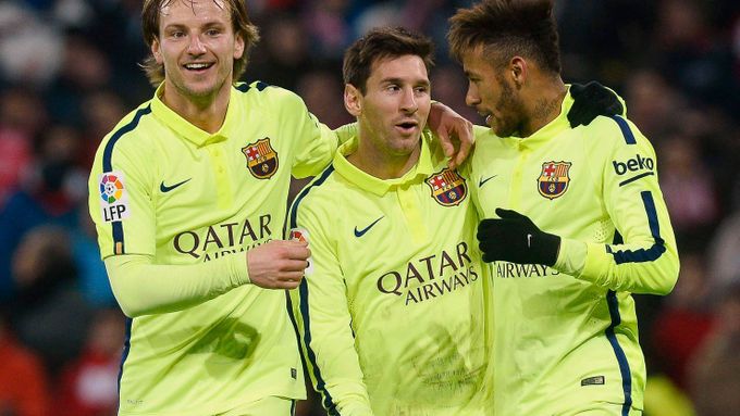 Rakitič, Messi a Nemyar slaví gól Barcelony