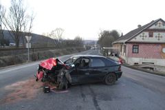 Mladík ujížděl před policisty, daleko se nedostal