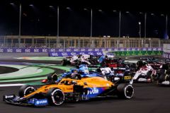 První Velkou cenu Saúdské Arábie formule 1 ovládl Hamilton