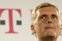 Vlastník T-Mobilu špicloval zaměstance i novináře
