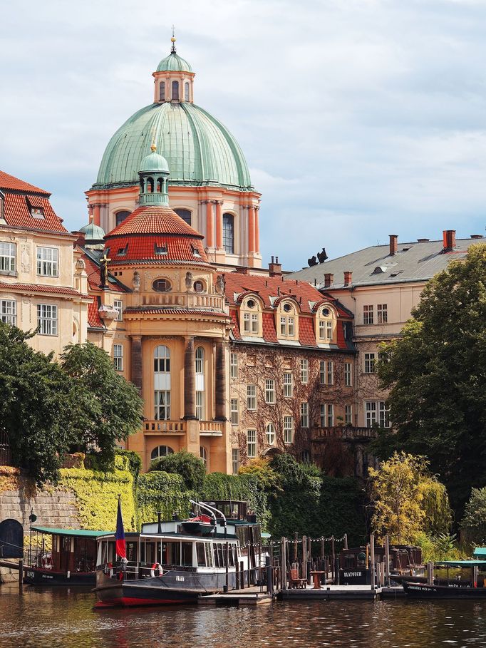 Praha viděná z Hop On busu: krásné památky, Kafka, pivo, rum i sexshopy