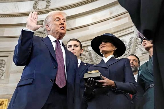 Donald Trump skládá přísahu v den své prezidentské inaugurace ve Washingtonu. (20. ledna 2025)