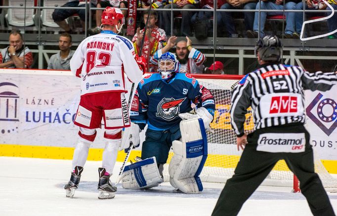 Třinec - Chomutov. 8. kolo extraligy 2016/17. Adamský, Laco