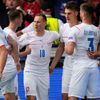 Češi slaví gól Patrika Schicka z penalty v zápase Chorvatsko - Česko na ME 2020