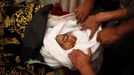 The body of Mohammed al-Tuwaiti, a protester shot dead on Thursday as riot police dispersed protesters who stormed the U.S. embassy's compound in Sanaa, is seen at a mosque during his funeral September 15, 2012. REUTERS/Khaled Abdullah (YEMEN - Tags: POLITICS CIVIL UNREST RELIGION) Published: Zář. 15, 2012, 3:24 odp.