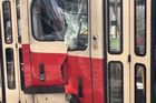 V pražské Ječné ulici se srazily dvě tramvaje, na místě je 23 zraněných