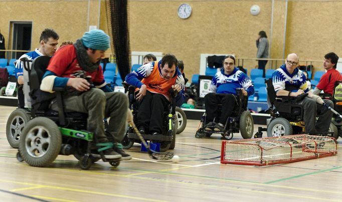 Tým Indians Plzeň v zápase IV. kola České Powerchair Hockey ligy 2016/2017.