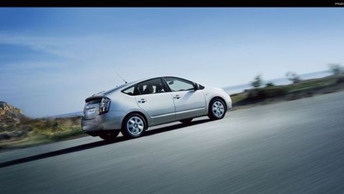 Toyota Prius: auto jako každé jiné, ale má dva motory a díky tomu lépe zachází s palivem.