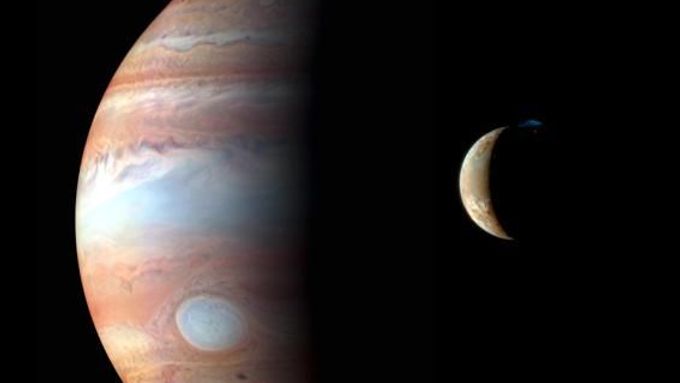 Nově objevená planeta je známá jako "horký Jupiter", což je třída planet velkých přinejmenším jako Jupiter z naší sluneční soustavy (na snímku), ale s přibližně o 20 procent menší hmotností.