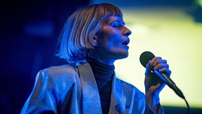 Jenny Hval v Česku naposledy roku 2016 předskakovala kapele The xx ve vyprodaném pražském Foru Karlín. Teď už přijíždí jako hlavní hvězda.