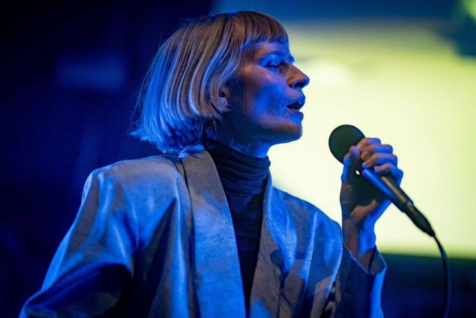 Hudebnice Jenny Hval na fotografii z roku 2022.