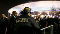 Policie v okolí Stade de France po zápase Francie vs. Německo