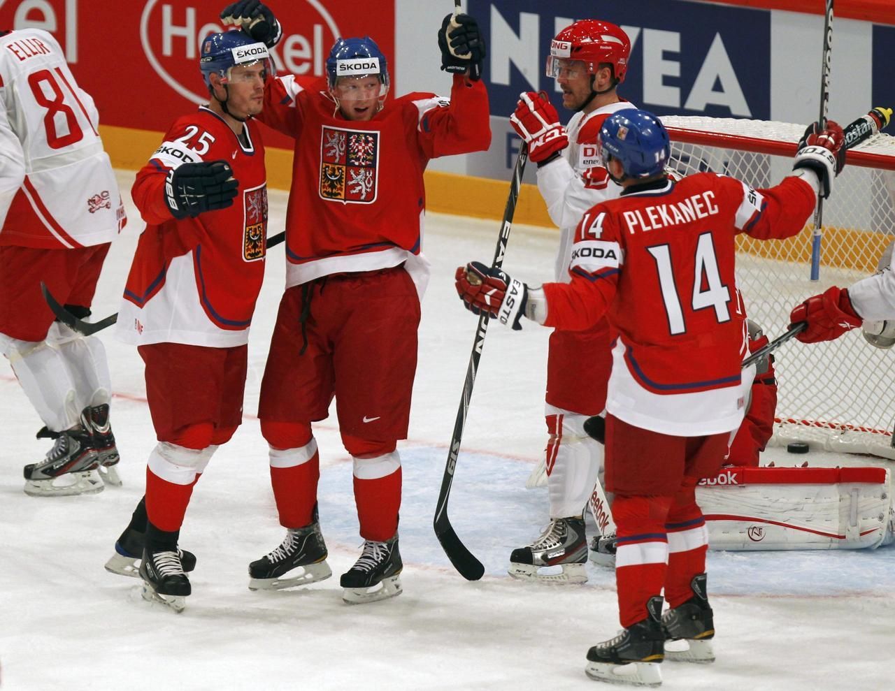 MS v hokeji 2012: Česko - Dánsko (Krajíček, Hemský, Plekanec, radost)