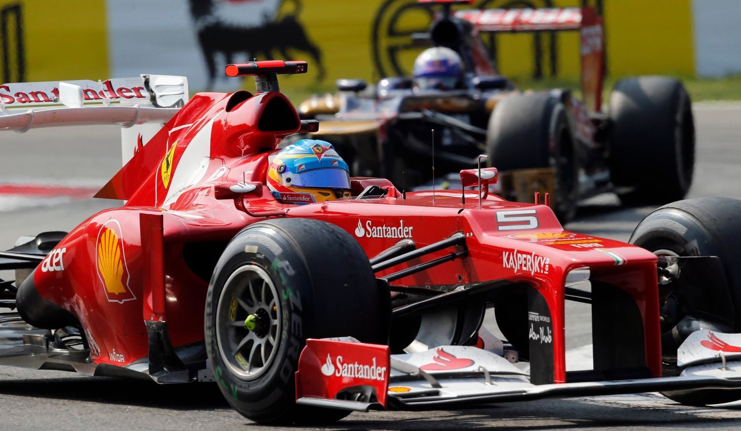Španělský jezdec F1 Fernando Alonso z Ferrari ve Velké ceně Itálie.