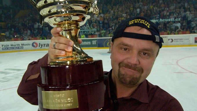 V dubnu 2007 slavil David Šaffer svůj největší manažerský úspěch, ústecký hokejový tým postoupil do extraligy.