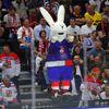 Maskot Bobek v semifinále MS 2024 Česko - Švédsko