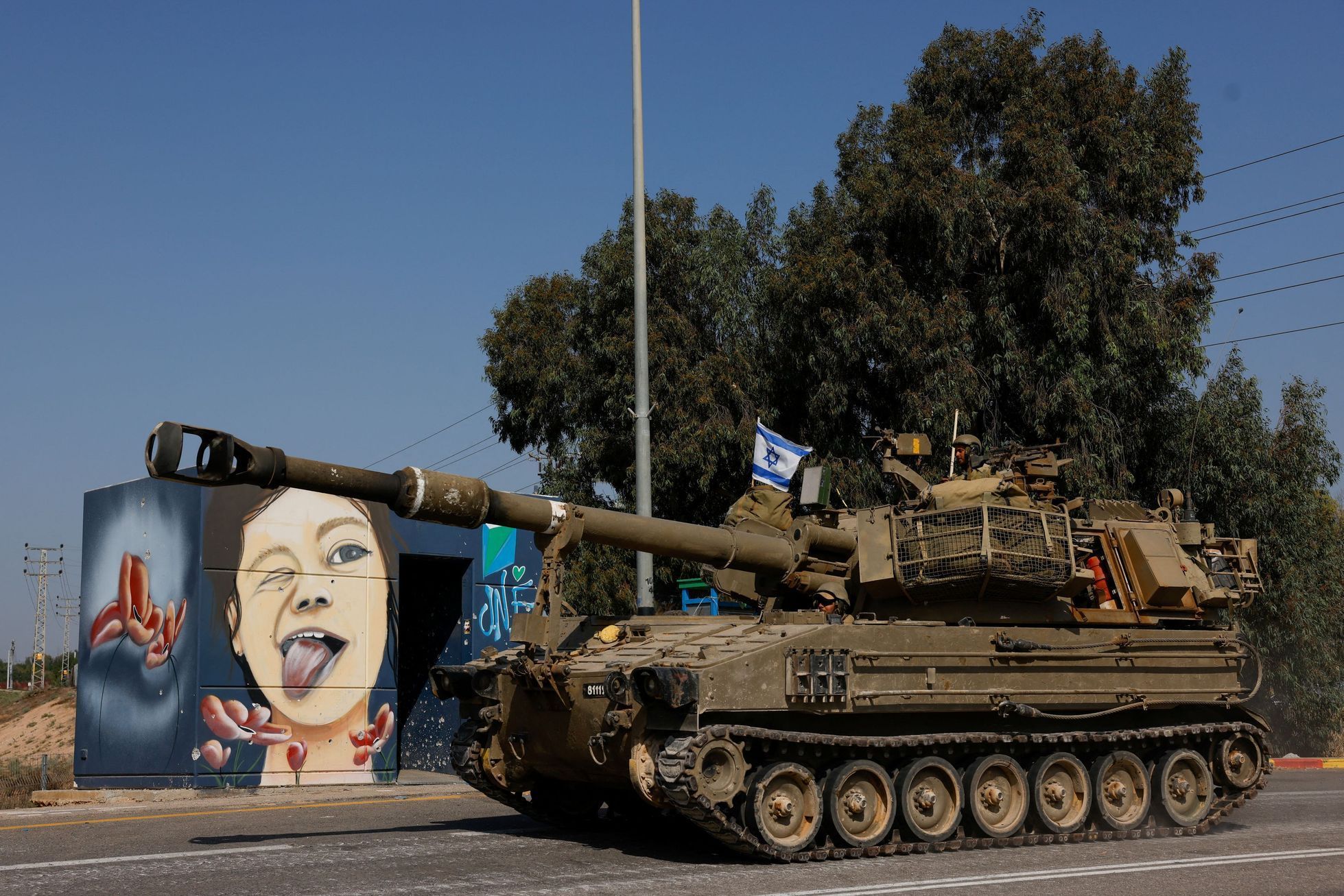 Izraelský tank u Pásma Gazy.
