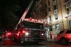Při požáru v Bronxu zemřelo 12 lidí včetně kojence. Oheň asi založilo dítě, které si hrálo s kamny